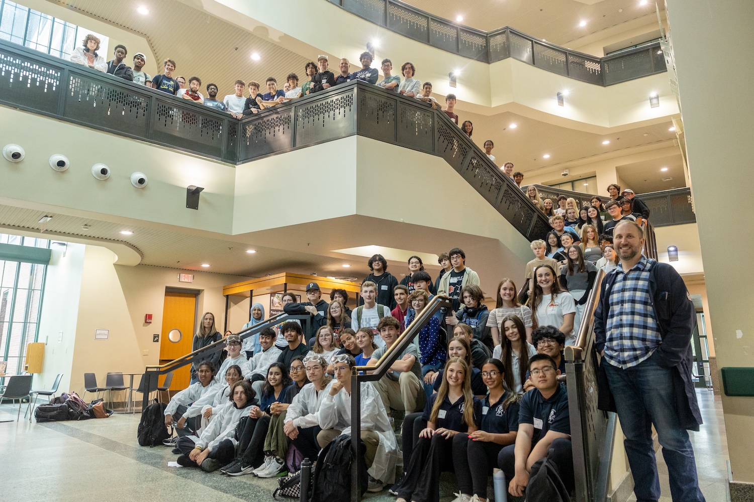 A group photo of high school students in chemistry building 