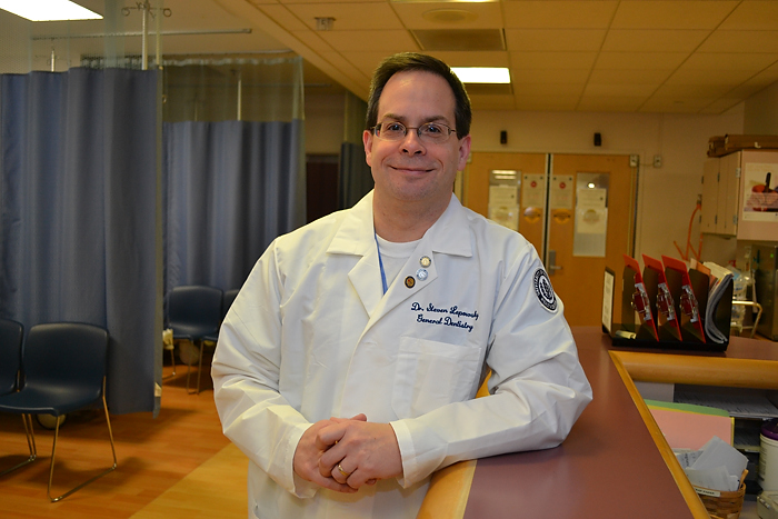 Dr. Steven Lepowsky of the UConn School of Dental Medicine. (Tina Encarnacion/UConn Health Center Photo)