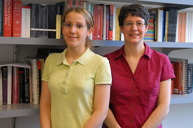 Alexis Cordone '14 (CLAS) and Clare Costley King'oo, assistant professor of English, in the College of Liberal Arts and Sciences Building on March 31, 2012. (Ariel Dowski '14 (CLAS)/UConn Photo)