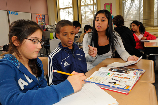 Denise Ferrier, a student teacher at Sedgwick Middle School in West Hartford leads a Spanish class. (Peter Morenus / UConn Photo)