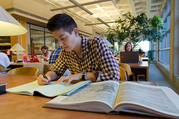 Miller Oberman, a doctoral candidate in poetry, in the Homer Babbidge Library on Oct. 14, 2013. (Ariel Dowski '14 (CLAS)/UConn Photo)