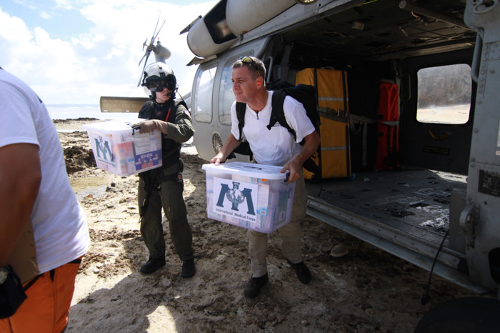 Dr. Robert Fuller provides emergency care to survivors of the typhoon in the Philippines in 2013. (International Medical Corps/Margaret Aguirre)