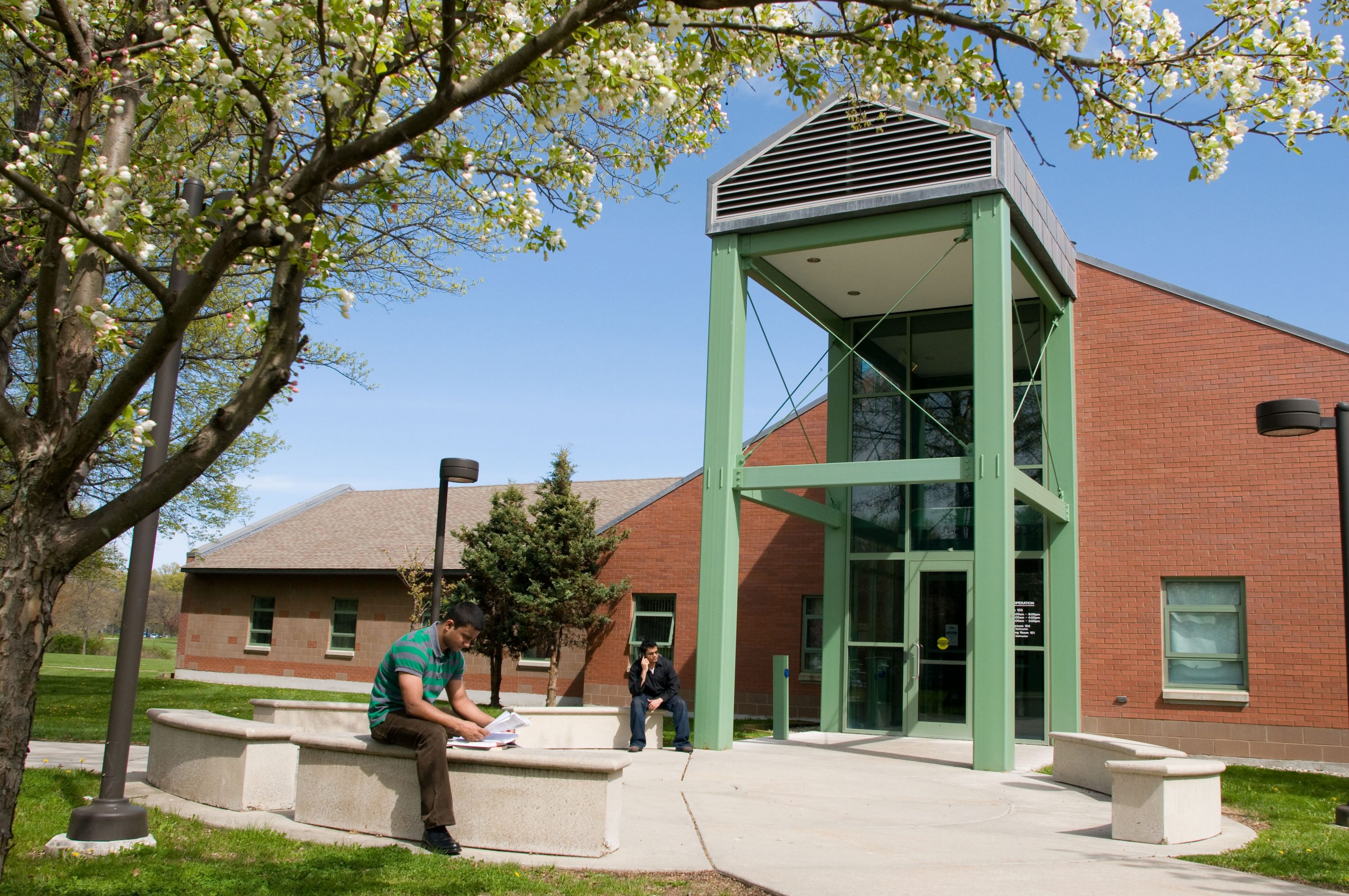 A student studies outside at the West Hartford campus.