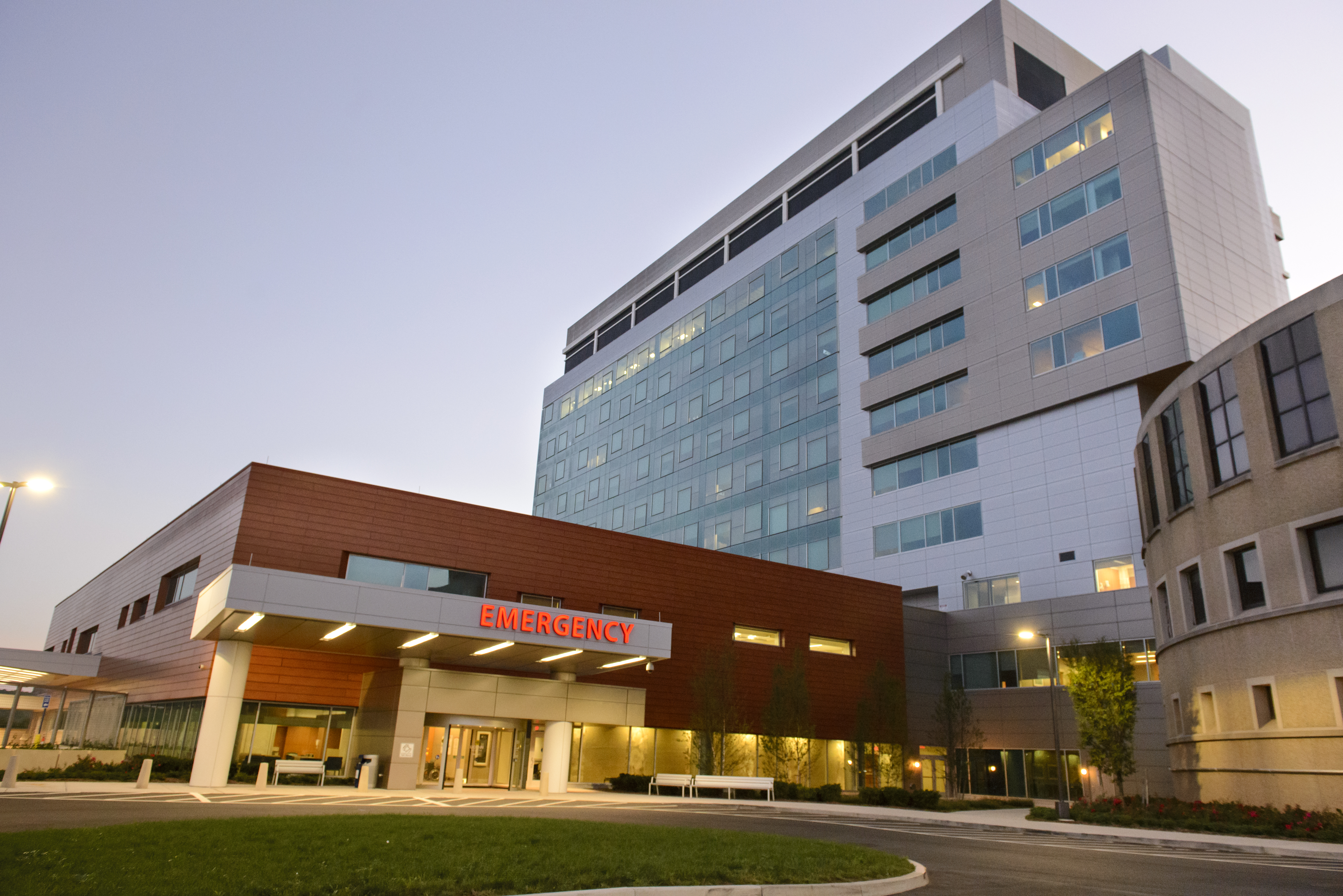 Exterior of new emergency department at UConn John Dempsey Hospital. (Photo by Janine Gelineau)