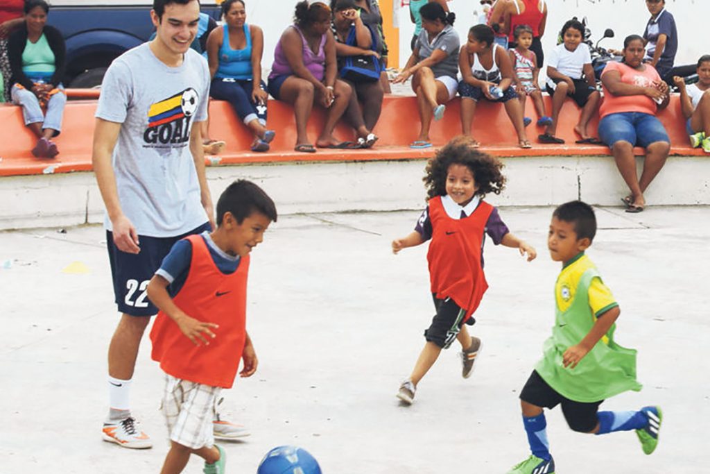 Stephen Schirra ’14 (CLAS) in Bahía de Caráquez, Manabí, Ecuador, in April 2016. At each stop, Schirra leaves the kids with soccer balls so they can keep the game going. (Photo courtesy of Stephen Schirra)