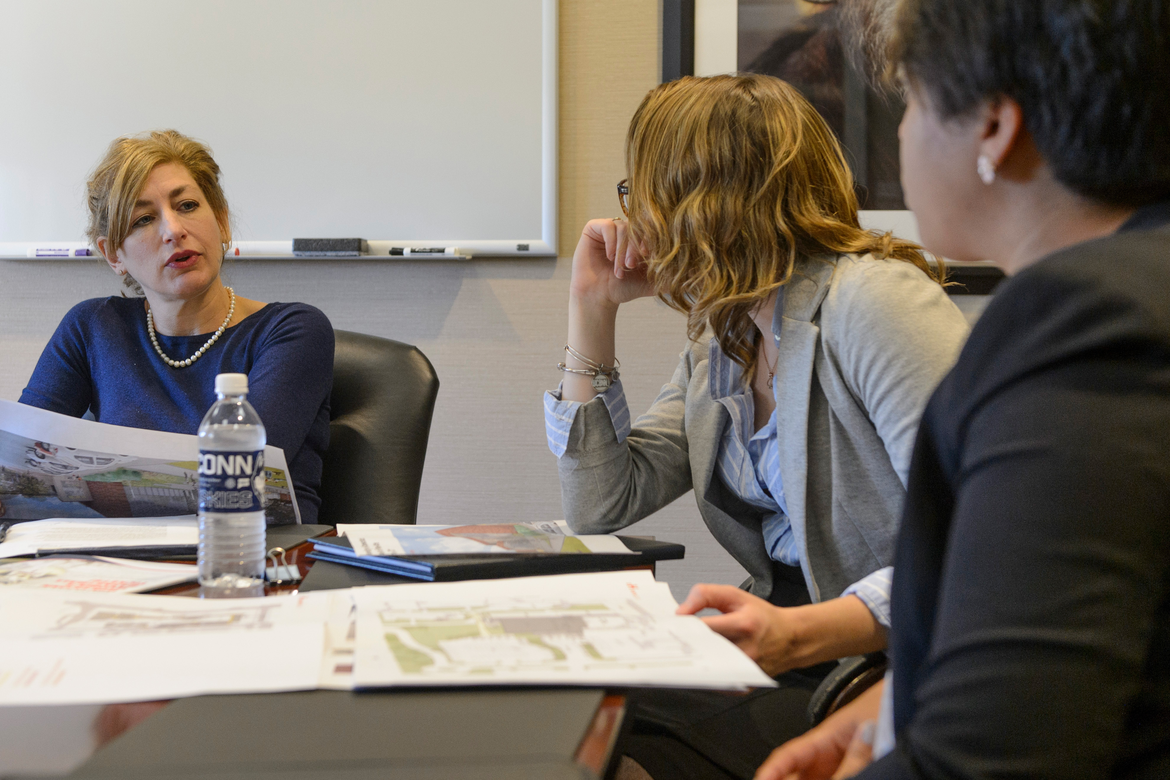 President Susan Herbst and senior staff meet with undergraduates Jessica Kirchner and Amy Cerezo at Gulley Hall on Oct. 25, 2016. (Peter Morenus/UConn Photo)