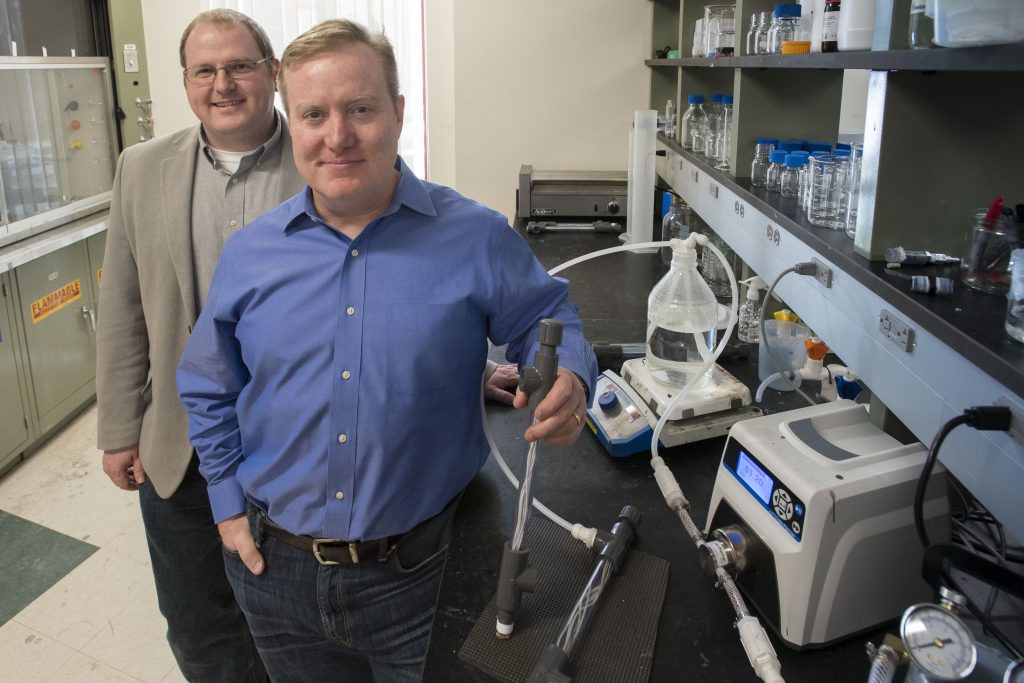 Researchers Rob McGinnis (foreground) and Jeff McCutcheon. (Sean Flynn/UConn Photo)